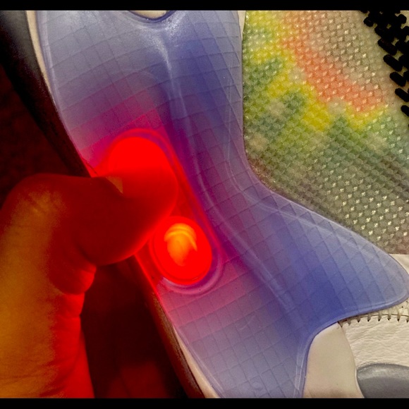 Self lacing Nike - Picture 1 of 3